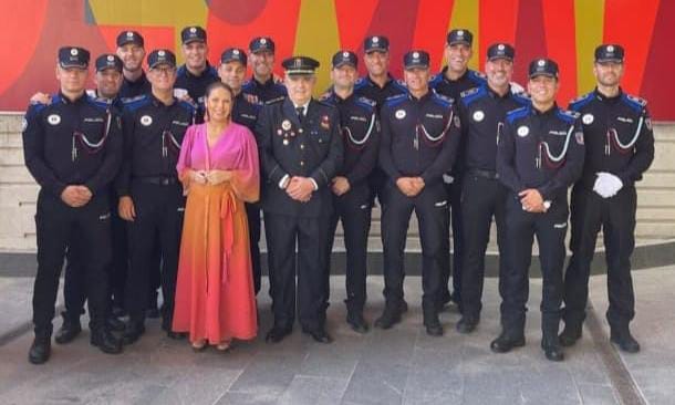 Queremos dar la enhorabuena a los nuevos 14 Oficiales de Policía Local de #Leganes que empezarán en breve a prestar servicio.
Enhorabuena a todos👏👏👏👏