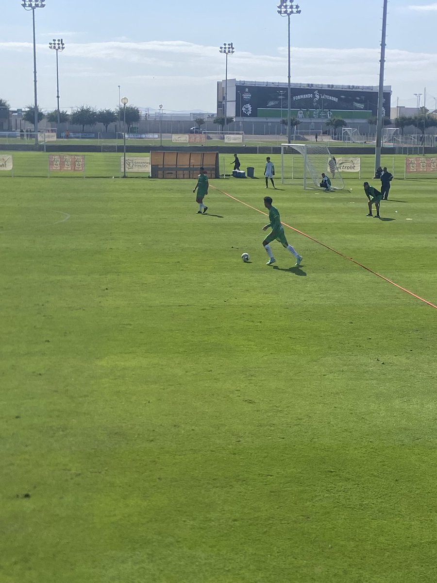jorge_monarrez's tweet photo. #HugoRodriguez ya entrena al parejo del equipo.
Y está colocado como pareja de #SantiagoNuñez.
@Modo_GuerreroMX https://t.co/2VycjbOtHk