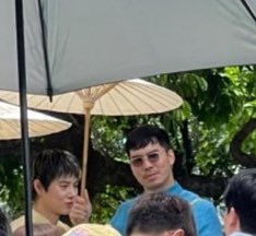 tamquamexo's tweet photo. พี่จุนชุดไทยกับพี่เผือก กี๊ดดดดดดดดดดดดดด กุจะบ้าาาา ฝันที่กุไฝ่ฝันมาก ท่านจุนแห่งวังจุฑาเทพ กุเป็นลม รายการออกเลยได้ไหม 😭 https://t.co/67qyNIlqsP