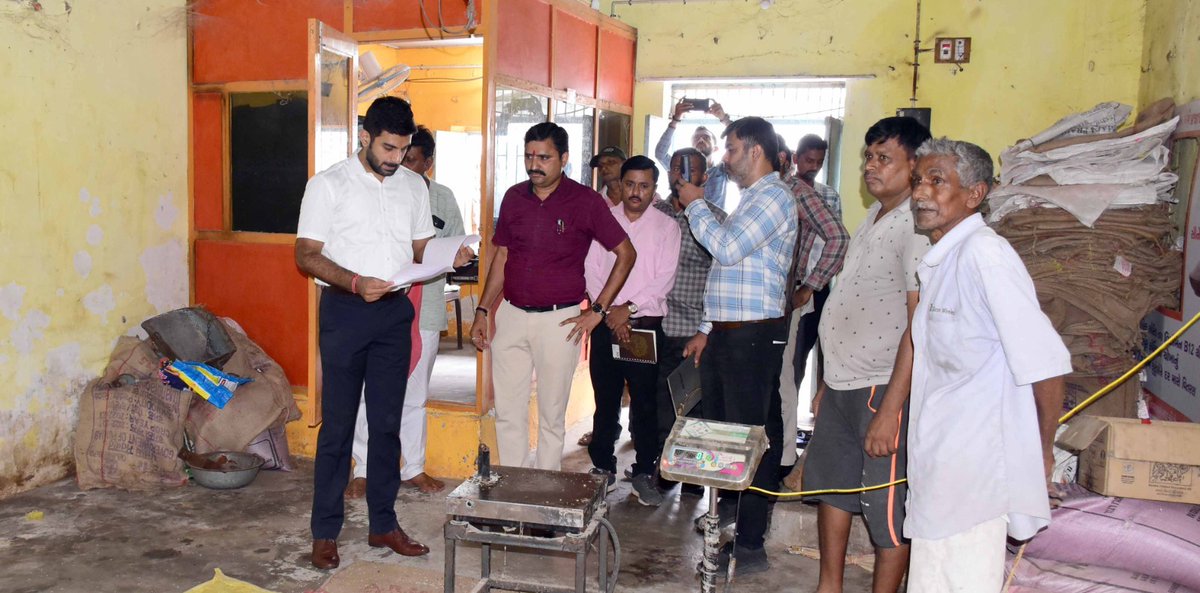 પ્રો-એક્ટિવ ગવર્નન્સનું વધુ એક દૃષ્ટાંત પૂરું પાડતું આણંદ જિલ્લા વહીવટીતંત્ર... 

ગ્રામજનોના પ્રશ્નો-સમસ્યાઓના સ્થળ પર જ નિરાકરણ માટેનો સીધો અને સંનિષ્ઠ પ્રયાસ...

#ProActiveApproach #GujaratGovernment #Administration #Anand #government #GujaratSarkar