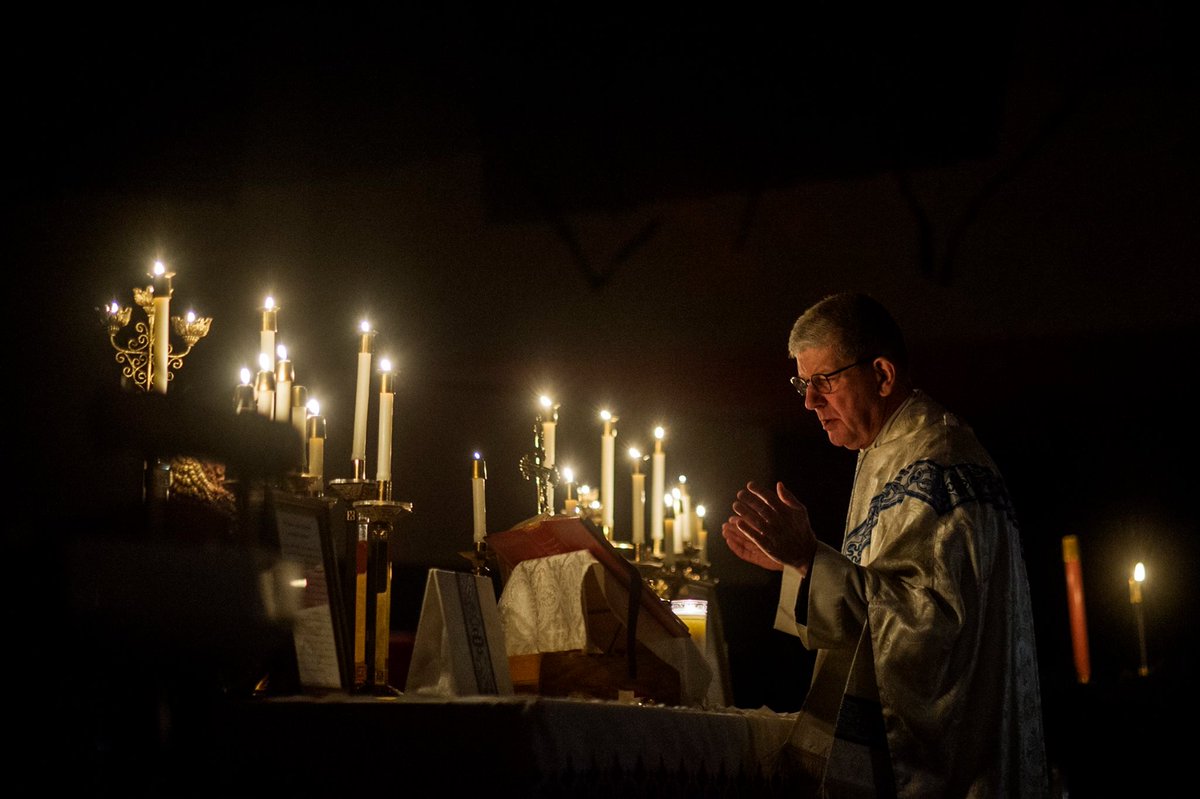 vbpchicago's tweet photo. Dear Friends of VBP: With great sorrow, we share that our beloved chaplain, Rev. Charles Fanelli, passed away on Wed, July 17.

His funeral (alas, not a traditional Requiem) will be at 10am on Thurs, July 25 at Casa Scalabrini in Northlake.

In paradisum deducant te Angeli! https://t.co/I52cJHr2Cw