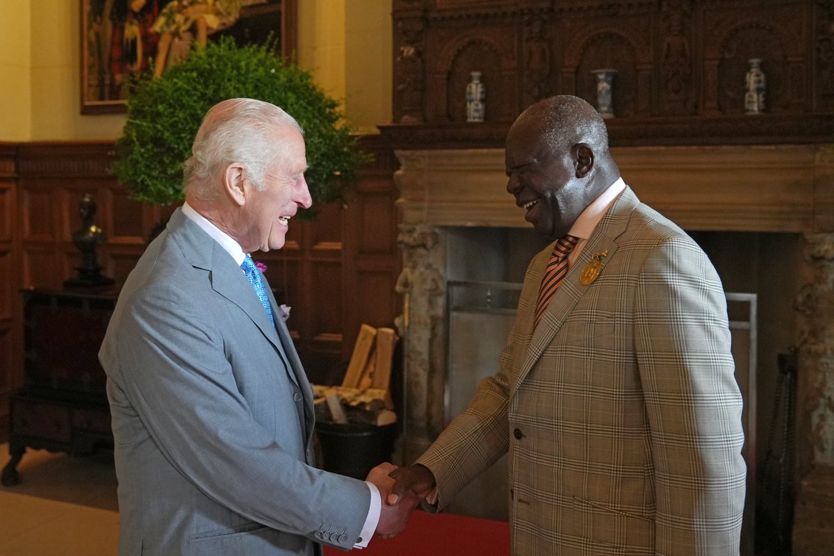 RoyalFamily's tweet image. The King welcomes The Asantehene - Ruler of the Kingdom of Ashanti in Ghana - to Sandringham House. His Royal Majesty Otumfuo Osei Tutu II is currently in the UK as part of his Silver Jubilee celebrations.