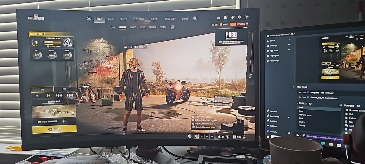 VG_xBREEZII's tweet photo. Live on some PUBG come say what's up https://t.co/CY5j48F7DT @PUBG @GFuelEnergy #sumundodigital #HappyNewWeek #galaxyzstudio #live #TwitchStreamers #winmetawin @TheXboxClub @TwitchTVOnline @TeamRazer @TheRogueEnergy @PUBGEsports #twitchemotes #sub https://t.co/R2HEzCqdlx