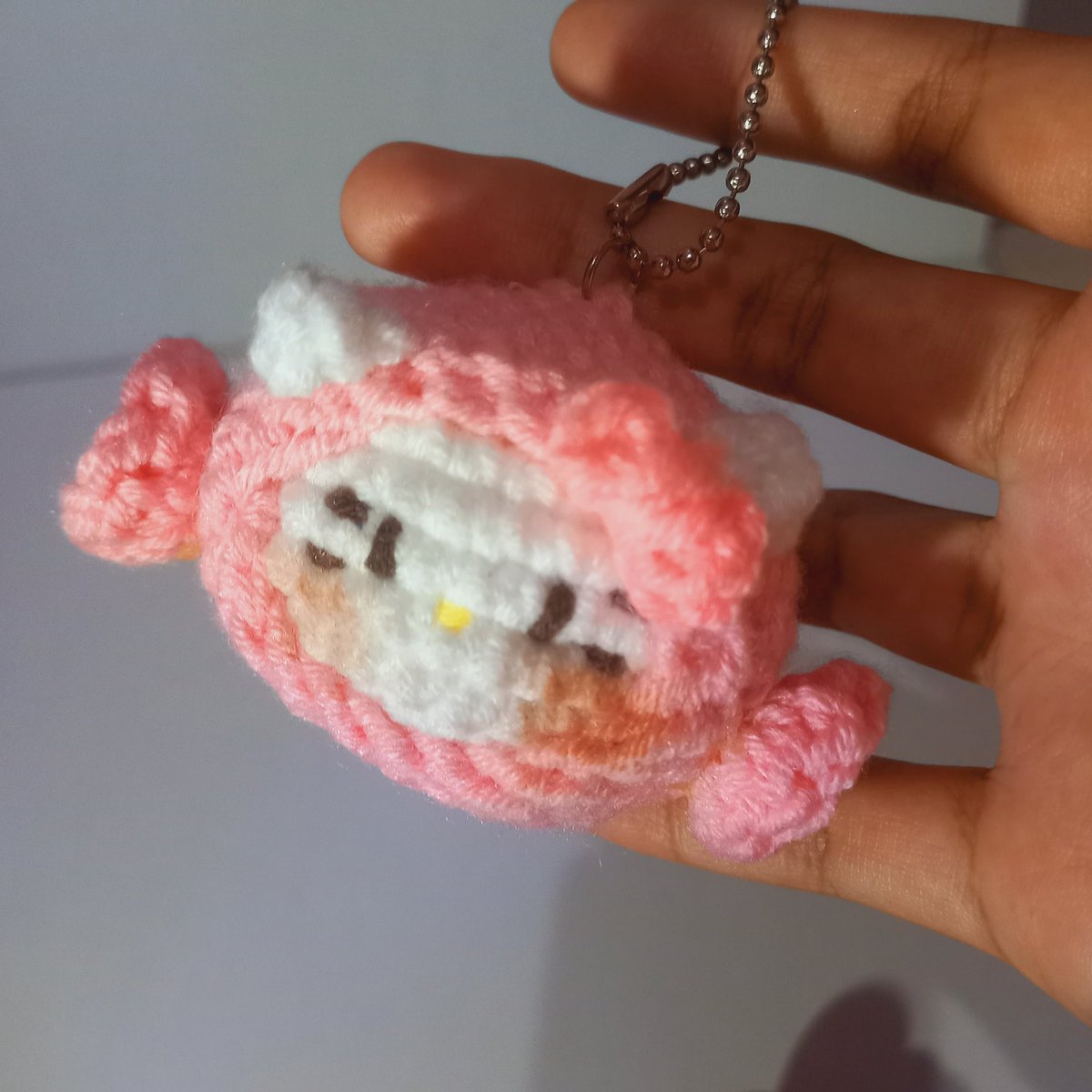 Sungchandeer's tweet photo. Open pre order hello kitty crochet keychain 

💸 20k include packing
🎀 Free request warna benang asal masih ada stock 
🎀 via oren 🍊
🎀 Dom Bekasi

Mau tes ombak dulu kalau ada yang minat langsung otw buat stock banyak di oren. #wts #zonauang #zonaba #zonajajan #keychain https://t.co/Mgcy2C17CO