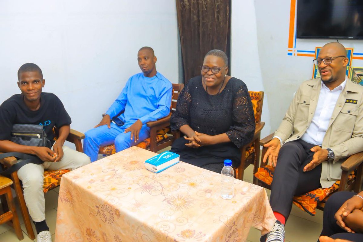 21.07.24. #Abobo. Avec les femmes de la Sogefiha. Nous y sommes allés dans le cadre de notre tournée de remerciement pour leur présence et leur soutien infaillible au cours des élections municipales en 2023. Nous avons été ravis de les revoir.