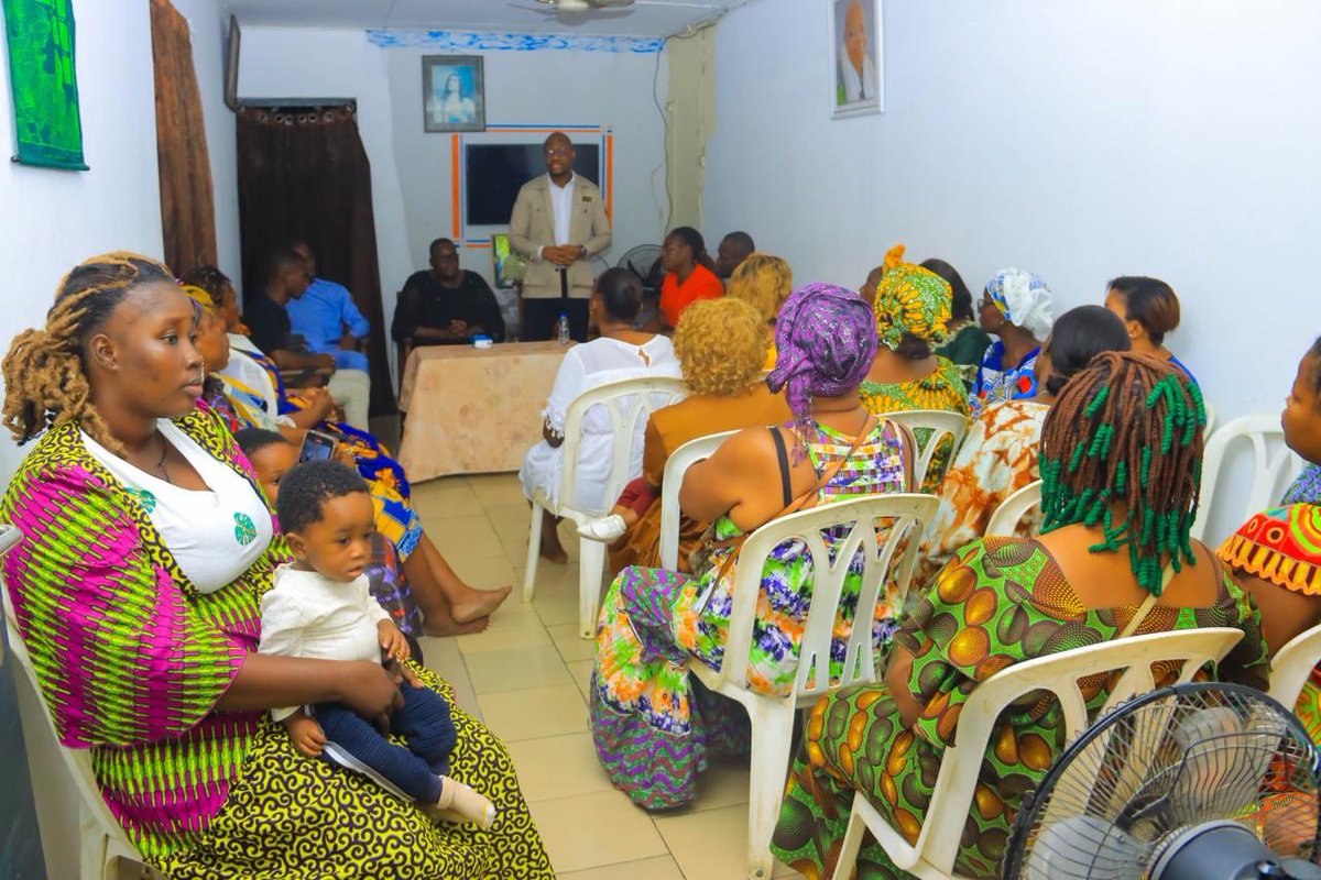 aboboconnexion's tweet photo. 21.07.24. #Abobo. Avec les femmes de la Sogefiha. Nous y sommes allés dans le cadre de notre tournée de remerciement pour leur présence et leur soutien infaillible au cours des élections municipales en 2023. Nous avons été ravis de les revoir. https://t.co/anJ2hflMXZ