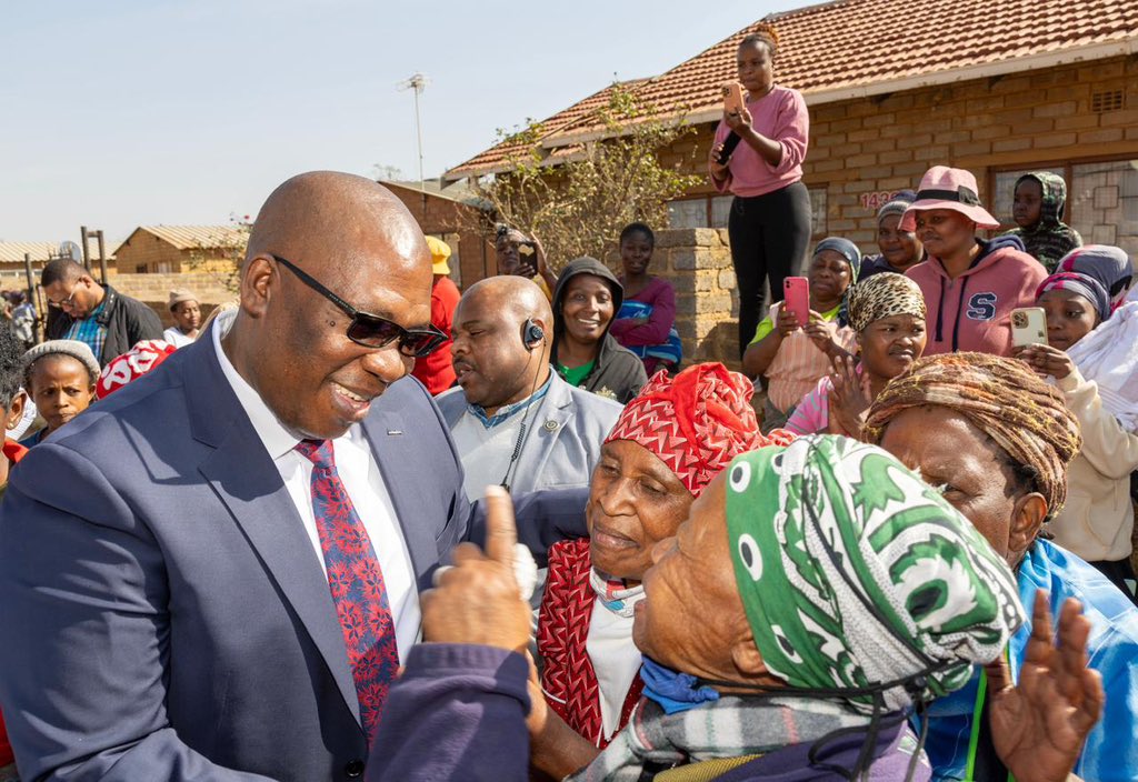 GautengProvince's tweet photo. #TransformerReplacements programme 📍Orange Farm, Lakeside and Stretford
#OperationKhanyisa
#GrowingGautengTogether https://t.co/39rPd0MJxC