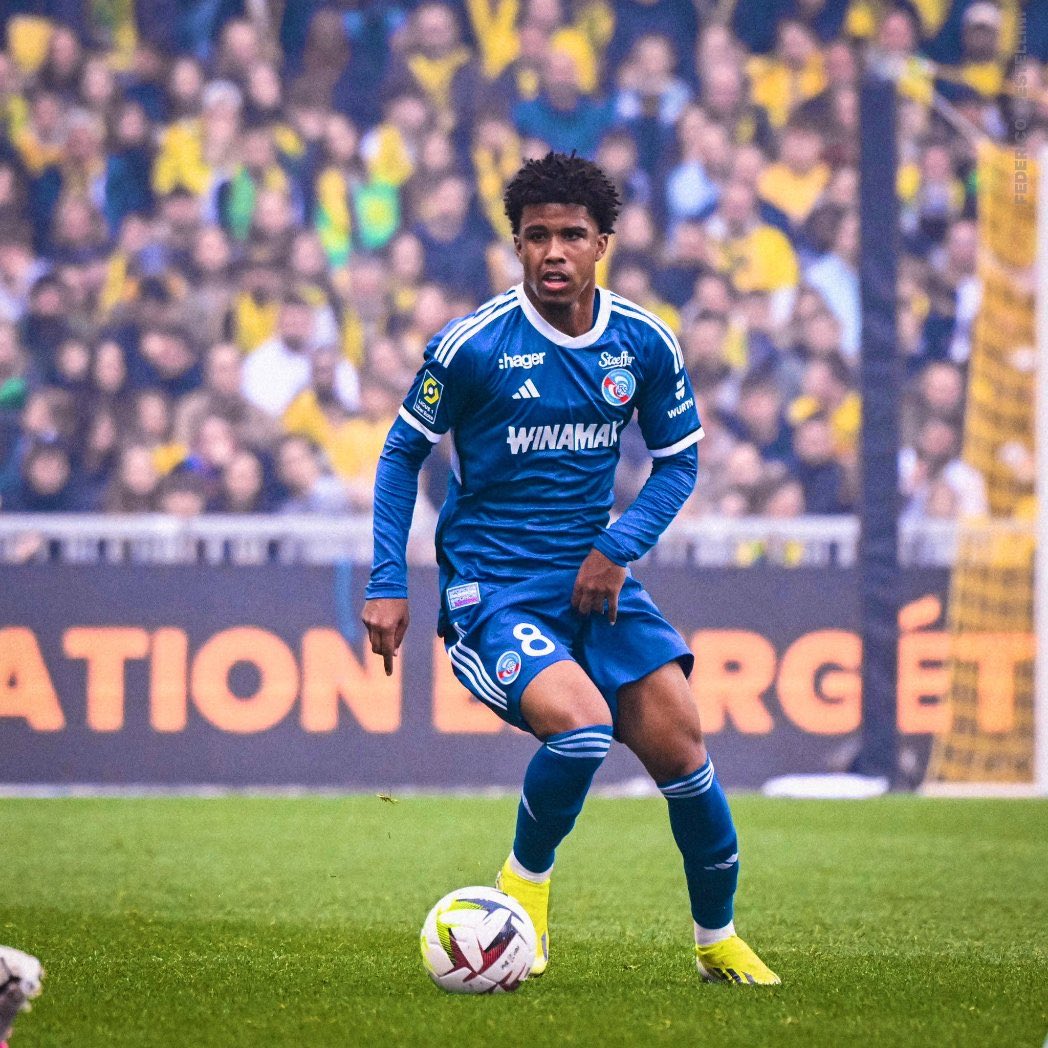 Chelsea_FR_'s tweet photo. 🚨🔵 Strasbourg possèderait une option d’achat pour Andrey Santos !

Le montant de l’OA n’a pas été filtré.

Ajax et Porto voulaient aussi cette formule mais Chelsea a préféré l’envoyer en Alsace pour garder la main sur le dossier.

[@rtiesporte/@CyrilOlives] #CFC https://t.co/CjKvceNhyb