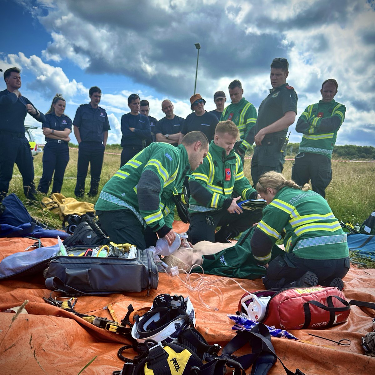 Tyne_Wear_FRS's tweet photo. Last week, firefighters from Byker and South Shields Community Fire Stations carried out joint cliff rescue training with @NEAS_HART ππ
This helps both services train should we require to assist HART technicians in reaching a casualty at an incident.
#BlueLightTraining https://t.co/H7dARw5nHu