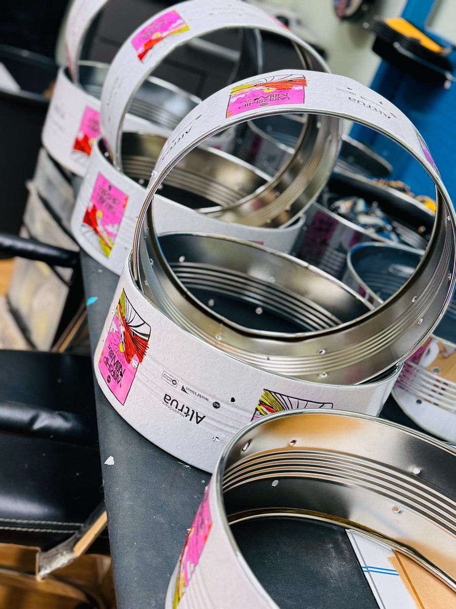 brandoguitars's tweet photo. Custom branded Snare Drums in production. https://t.co/OmDj1Avnya we are more than guitars! #promotionalproducts #awards #giftidea #promoguitars #Award #Incentives https://t.co/BXyuFWnGvc