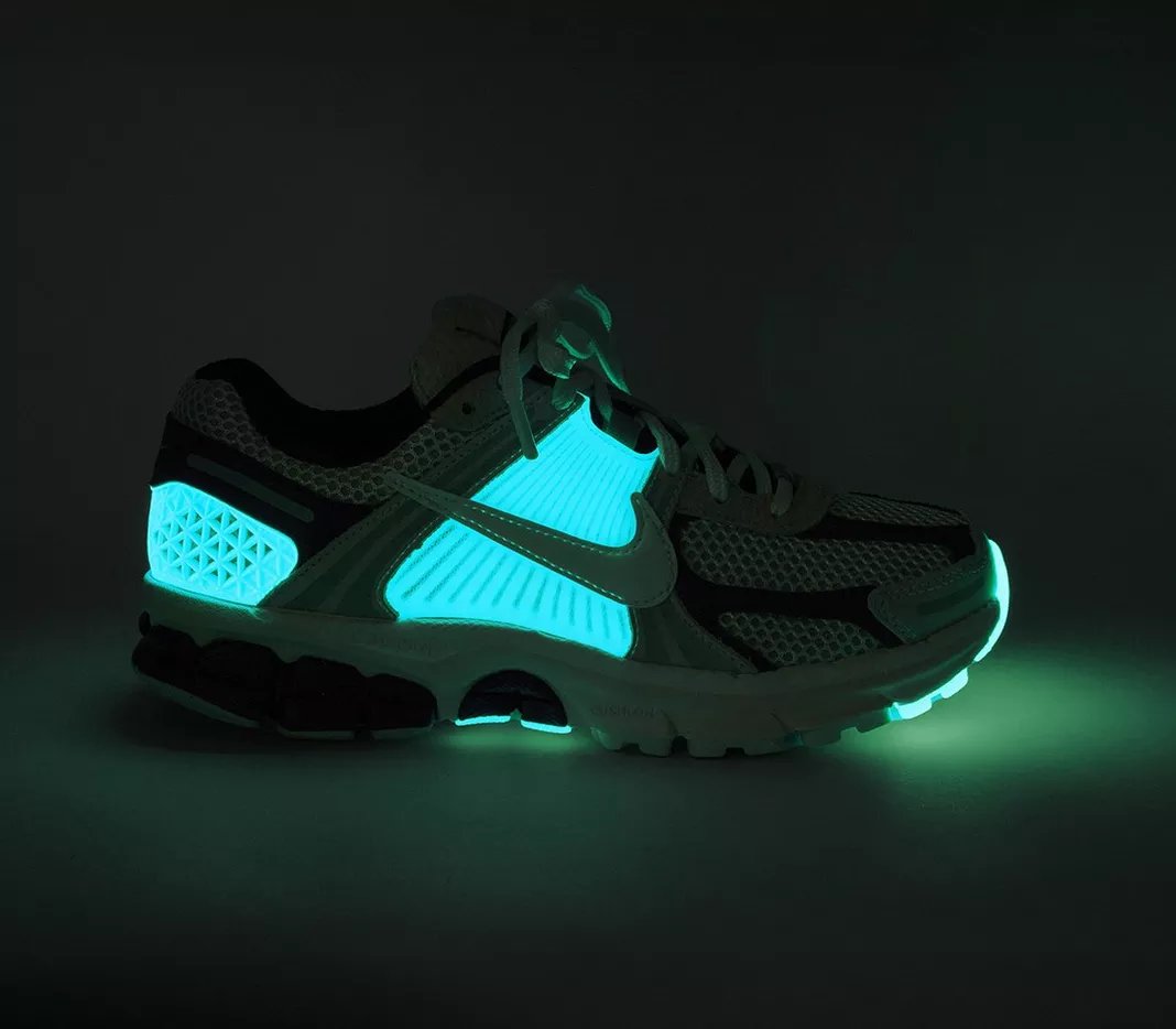 JustFreshKicks's tweet photo. Releasing July 30th 🔦
Nike Zoom Vomero 5 'Supersonic' 
=> https://t.co/ygUTcaozft https://t.co/kNaW4C6Nr0