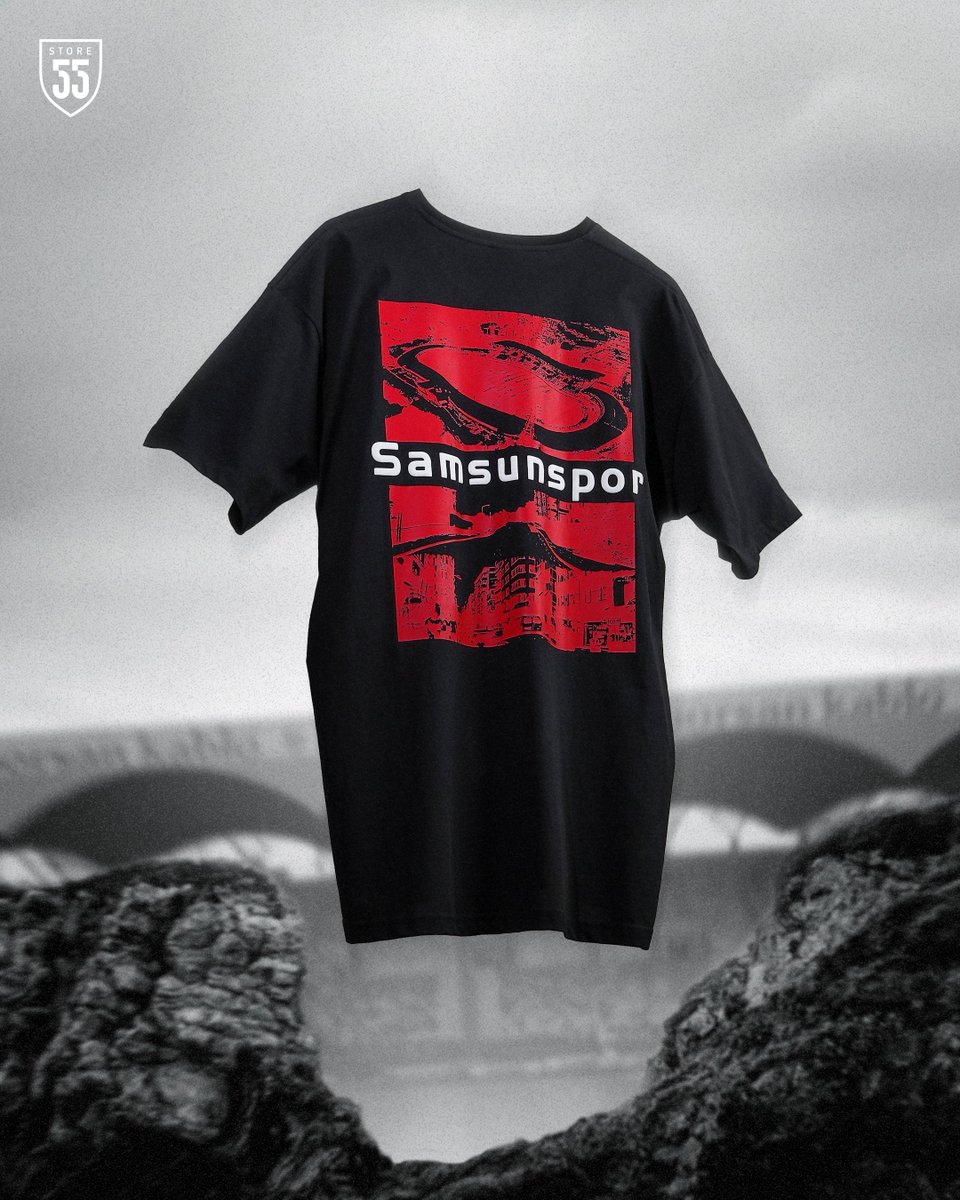 store55official's tweet photo. Geçmişin izleriyle dolu bu tişörtle, hatıraları hep yanında taşı! 🔴⚪️ Sırt baskılı Samsunspor tişörtü şimdi https://t.co/Njmxv0BfGl ve Store55 mağazalarında.

#Store55 #Samsunspor https://t.co/Vz10z21ELX
