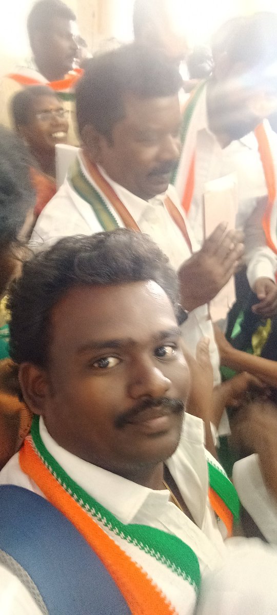 Sachinasir44's tweet photo. தூத்துக்குடி யில் நடைபெற்ற காங்கிரஸ் செயல்வீரர்கள் கூட்டத்தில் கலந்து கொண்டபோது
தலைவர் பேச்சு சரவெடி 💥💥
#Congress #Rahul_Gandhi #Jasir @K_T_L @ADiravia @SpiritOfCongres @INCTamilNadu @SevadalTN @KosalramT @niayayakkural @pitchaijohn1961 @whiteamma @congress_edison https://t.co/Kdezm0JLnY
