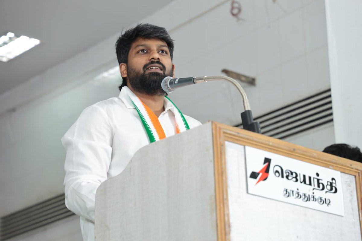 Sachinasir44's tweet photo. தூத்துக்குடி யில் நடைபெற்ற காங்கிரஸ் செயல்வீரர்கள் கூட்டத்தில் கலந்து கொண்டபோது
தலைவர் பேச்சு சரவெடி 💥💥
#Congress #Rahul_Gandhi #Jasir @K_T_L @ADiravia @SpiritOfCongres @INCTamilNadu @SevadalTN @KosalramT @niayayakkural @pitchaijohn1961 @whiteamma @congress_edison https://t.co/Kdezm0JLnY