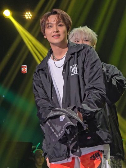 HCbodyguard's tweet image. HAECHAN IS GLOWING TONIGHTTT