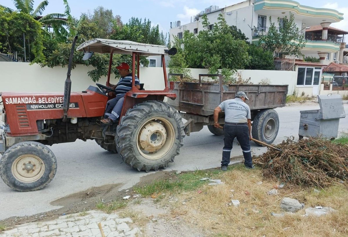 HaberSamandag's tweet photo. "Samandağ'da Temizlik Çalışmaları Sürüyor"
Samandağ Belediyesi ilçe genelinde temizlik çalışmalarını sürdürüyor. Belediye ekipleri çevre temizliğini sağlamak için yoğun bir şekilde çalışıyor. Vatandaşlardan da çevre temizliği konusunda duyarlı olmaları isteniyor. https://t.co/b3J79qoep2