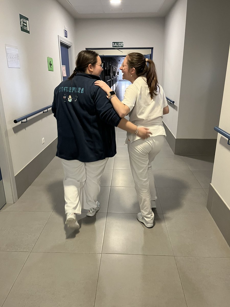 maafervaldi26's tweet photo. Es una suerte compartir carrera con personas vitamina, pero que encima te toque en 3/7 destinos con ella, y en especial uno para el cual teníamos ambas muchas ganas, eso no es suerte, eso es la magia de la Enfermería. Te quiero mucho @cegutierrez27 ❤️‍🩹 https://t.co/nckpkdj4Cy