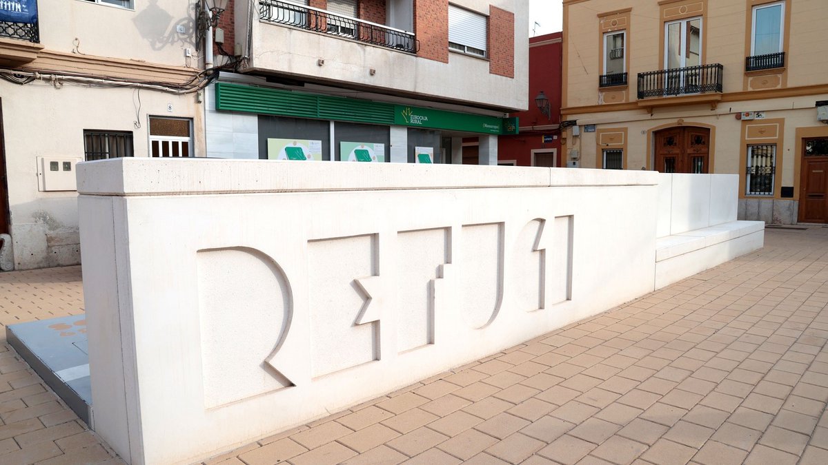 AjuntamentVLC's tweet photo. ▶️ Impulsem la declaració dels #refugis antiaeris de #València com a béns de rellevància local, #BRL.
La Secció d'Arqueologia Municipal, #SIAM, n'ha comptabilitzat 55 fora de l’àmbit de protecció del #PEP de #CiutatVella.
🔗 https://t.co/80zDjjR6N1 https://t.co/fPwUhumpx1