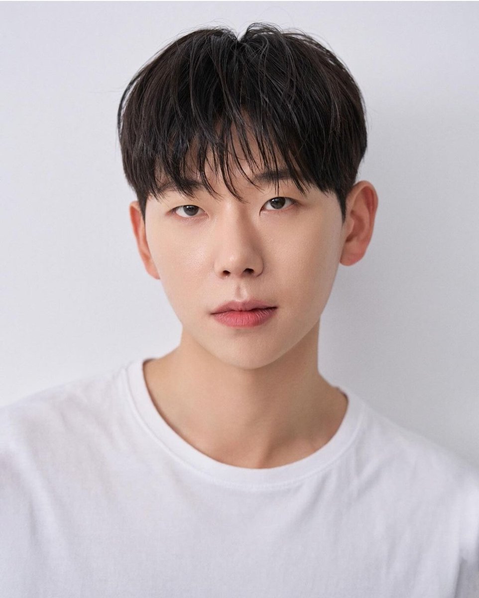 UpdateKBoys's tweet image. 🎉🎂 Hoje, o Yoojun do D1CE, está completando 29 anos. Parabéns! 

Nós desejamos um feliz aniversário, muita saúde e sucesso em sua carreira! 🥳✨

HAPPY YOOJUN DAY
#HAPPYYOOJUNDAY
#D1CE #디원스
#YOOJUN #유준