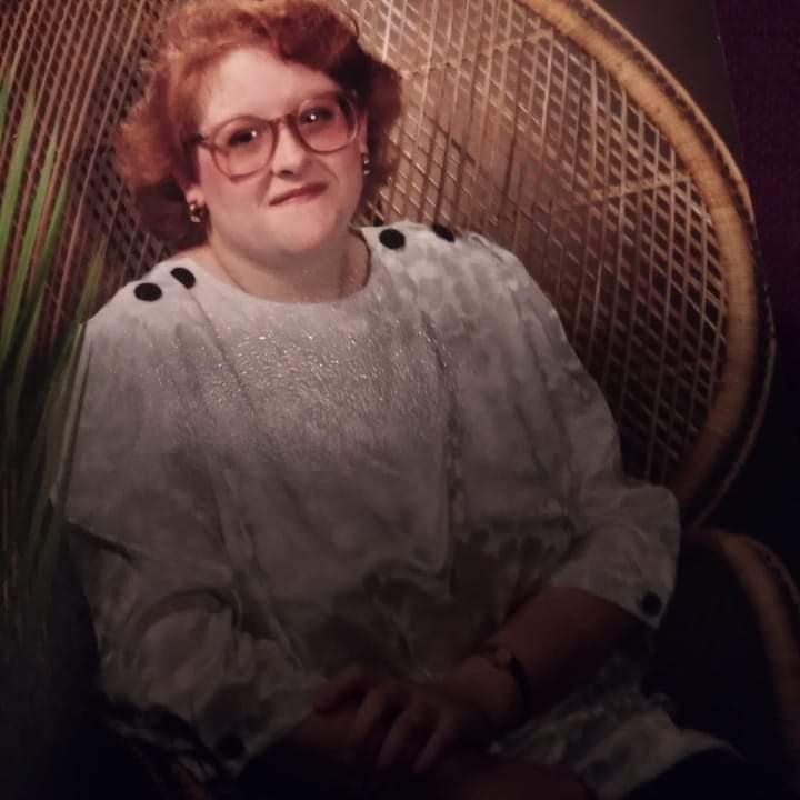 AmberJeanBroug3's tweet photo. Amber Jean Broughton  Class of 1992..And then 2001 with my son..Same photographer..they showed up on a memory page.. https://t.co/uTTxVRNrnt