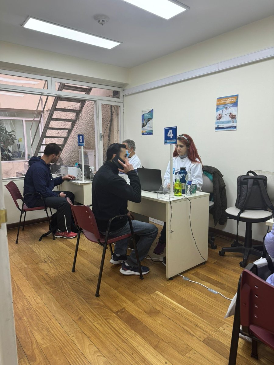 Seguimos entregando los kits en Chacabuco 170📚✏️

¿Ya tenes turno? Recordá que puede retirar el kit tu cónyuge, familiar (mayor de 18 años) o delegado/a. Deberá estar autorizado/a y presentar: DNI y carnet de afiliado/a o delegado/a, según corresponda. 

¡Los esperamos! 😁