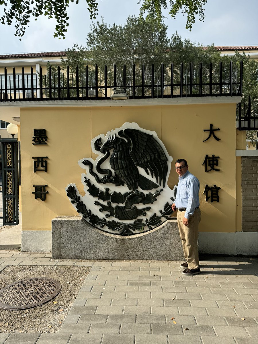 CarlosManzanoPe's tweet photo. Consulting Education MYM tuvo la reunión con agregados de educación y economía de la embajada de 🇲🇽 en 🇨🇳 con el objeto de hacerle del conocimiento que la consultoría está buscando como  vincular a instituciones pública y privadas de 🇲🇽 con 🇨🇳 así como la revalidación de estudio https://t.co/UaN0RfdSGa