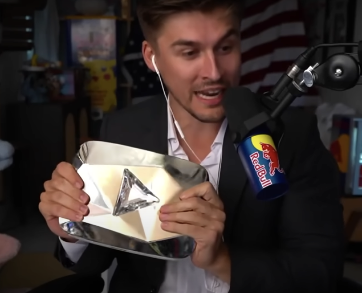 Dexerto's tweet photo. Ludwig stole a YouTube button from MrBeast’s video and got in trouble when he tried to auction it off for charity https://t.co/UGUvw11rK2