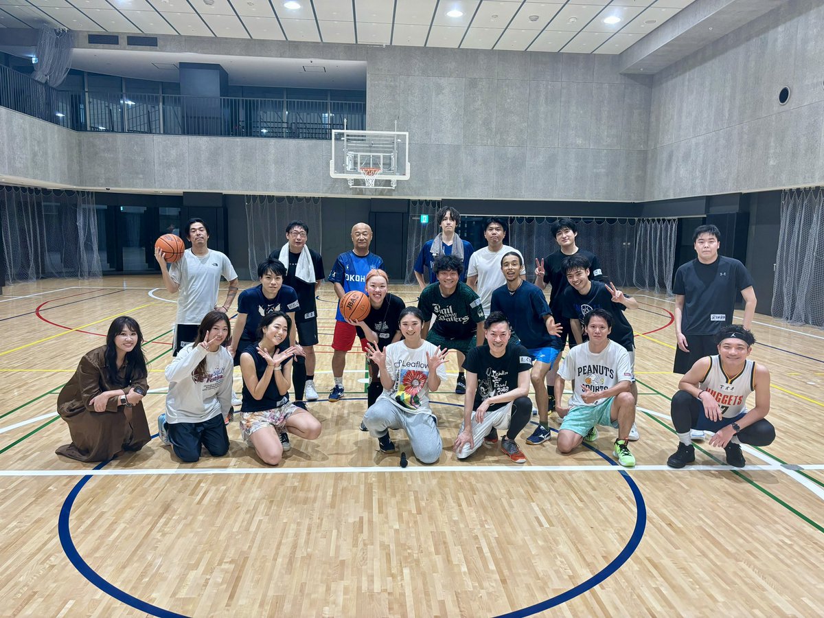 risaintosmc's tweet photo. 今回も盛り上がりましたスポ部のバスケ🏀

今回は半分ぐらいの方が初登場！

最初人数少なかったのだけど、メンバーに声かけヘルプしたらみんな声かけてくれて20名越えた❤️‍🔥

みんなが盛り上げてくれるおかげで続けられてます。感謝 https://t.co/YibUUAXxrs