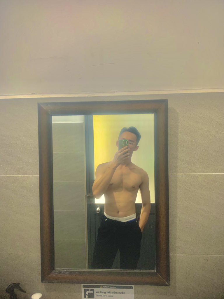 Mắt Hí tweet media