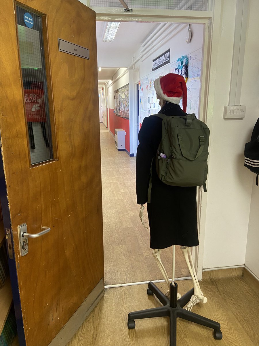 MissClarkBio's tweet image. school shots from my camera roll✌🏼