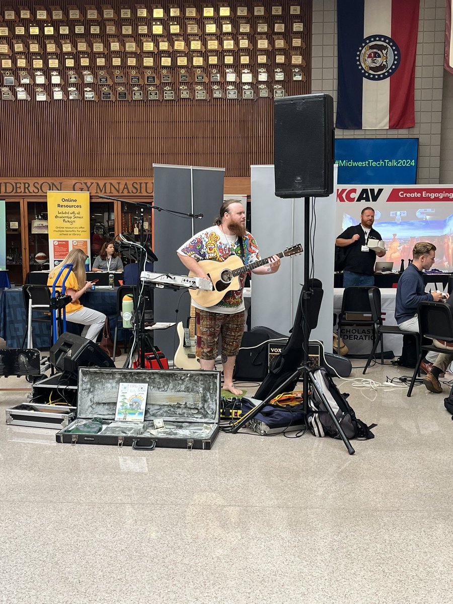 MidwestTechTalk's tweet image. Colt Ball at #MidwestTechTalk2024 bringing the tunes!