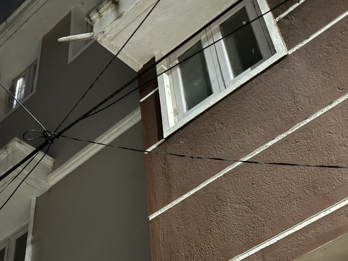 babuji_gr's tweet photo. @TANGEDCO_Offcl not sure whether its telecom/internet/cabletv.. the wire was tied with eb main power and its hanging low dangerously 
4th st, deivanainagar, madipakkam 600091 https://t.co/VQvwryXjqh