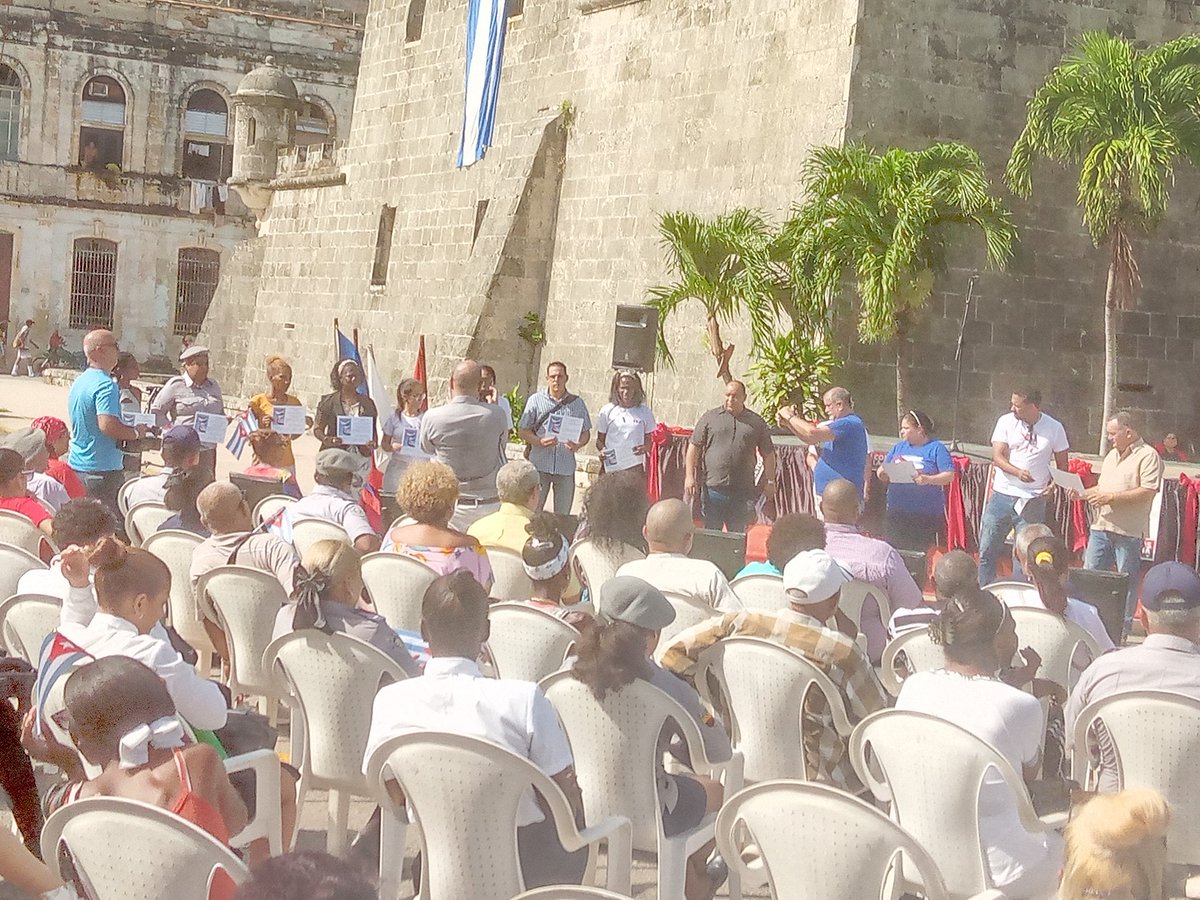 Se realiza en #LaHabanaVieja acto municipal por el aniversario 71 de los asaltos a los cuarteles Moncada y Carlos Manuel de Céspedes #CubaViveEnSuHistoria