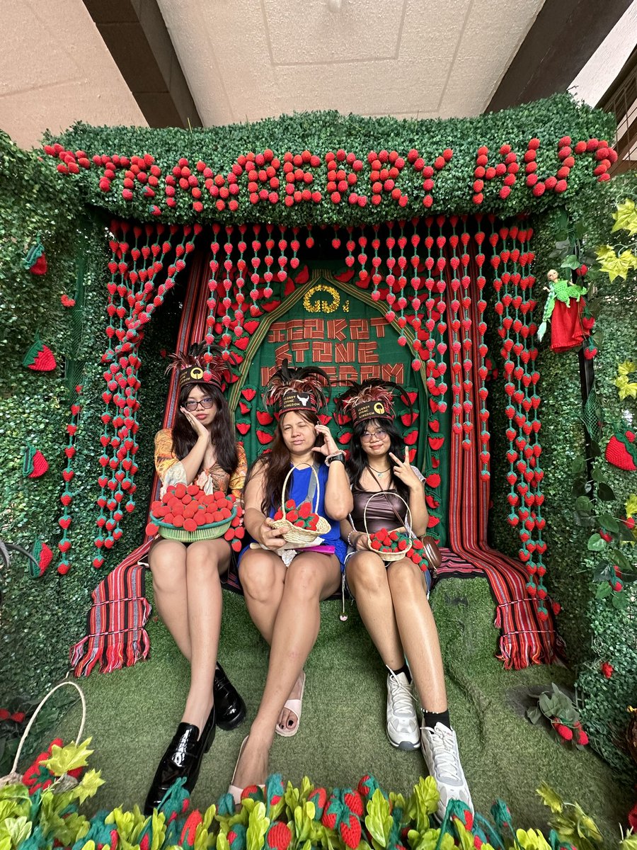 annakathreena's tweet photo. Baguio 🍓🌲 https://t.co/AcsEz9xZUQ