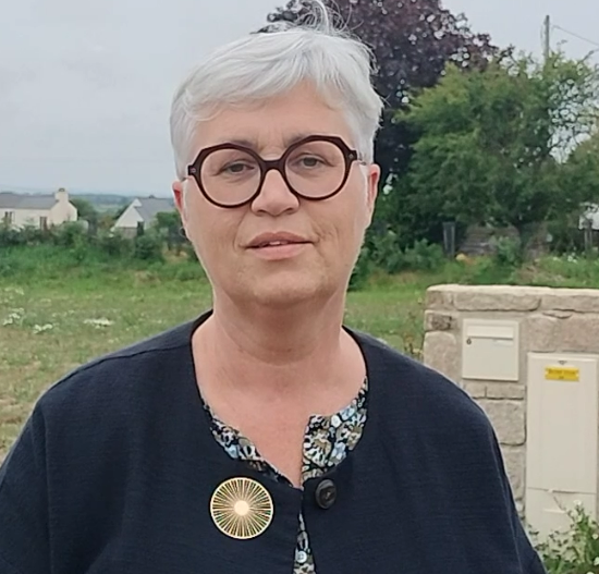 UESR29's tweet photo. 🚨 Élue à la Une
Nathalie Bernard, maire de #plougasnou, s'attaque à la crise du #logement liée aux résidences secondaires. La municipalité lance une initiative innovante pour privilégier l’#habitatpermanent ! 🏠👉https://t.co/Aaiogf321J
#finistere #revitalisation https://t.co/RCbbNmjiWw