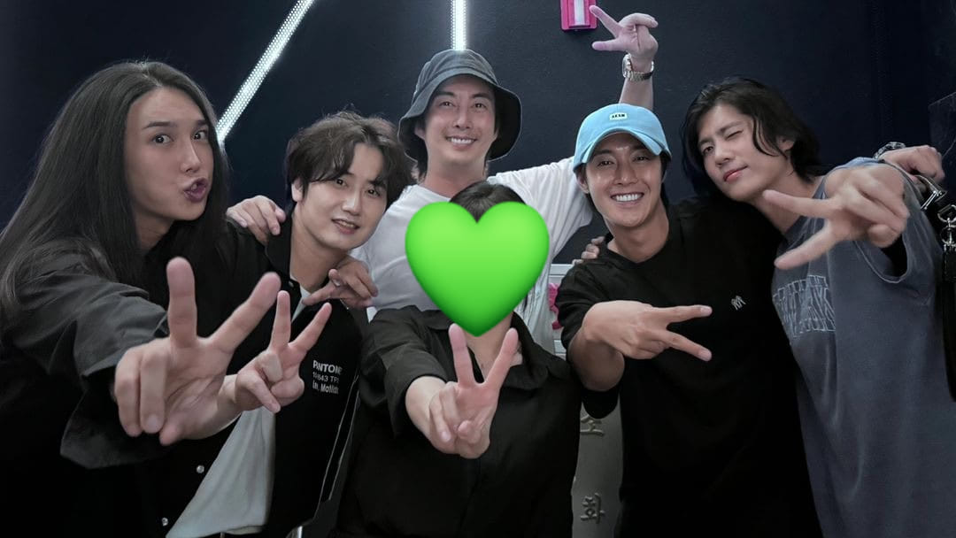 HyungJun_Turkey's tweet photo. Tüm SS501 üyeleri yaklaşık 11 sene sonra tekrar bir araya geldi!!! 😭💚🥹

Bir hayran, restoranda beraber yemek yiyen üyelerle çektirdiği fotoğrafları sosyal medya hesabında paylaştı...

Credit: Original Poster

@official_KHJ87 https://t.co/dbKVUVfMHB