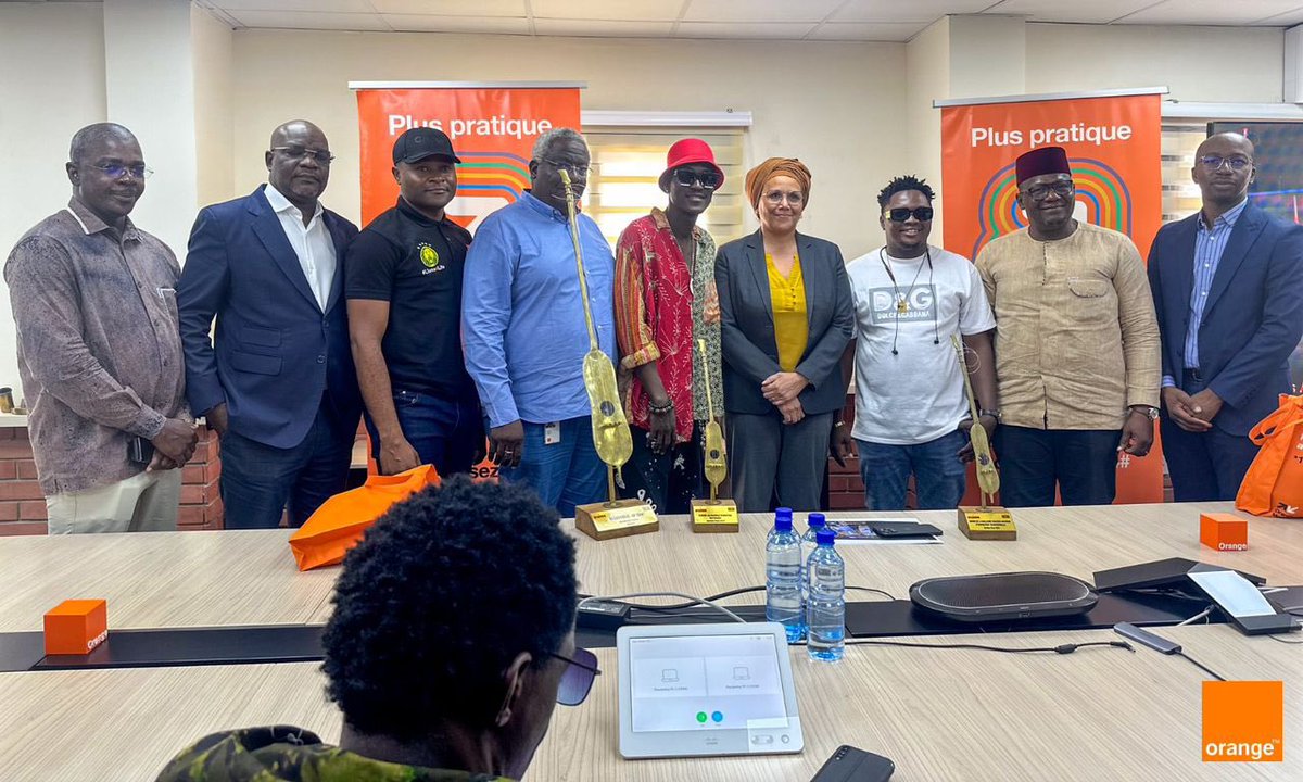 Le Kundé d’Or et le Kundé du public 2024 étaient dans nos locaux pour présenter leurs trophées et recevoir les prix Orange. Les Kundé, grands awards de musique burkinabè et du continent, mettent en lumière nos artistes. Depuis plus de 10 ans, <a href="/OrangeBurkina/">Orange Burkina Faso</a> est fier d’en être