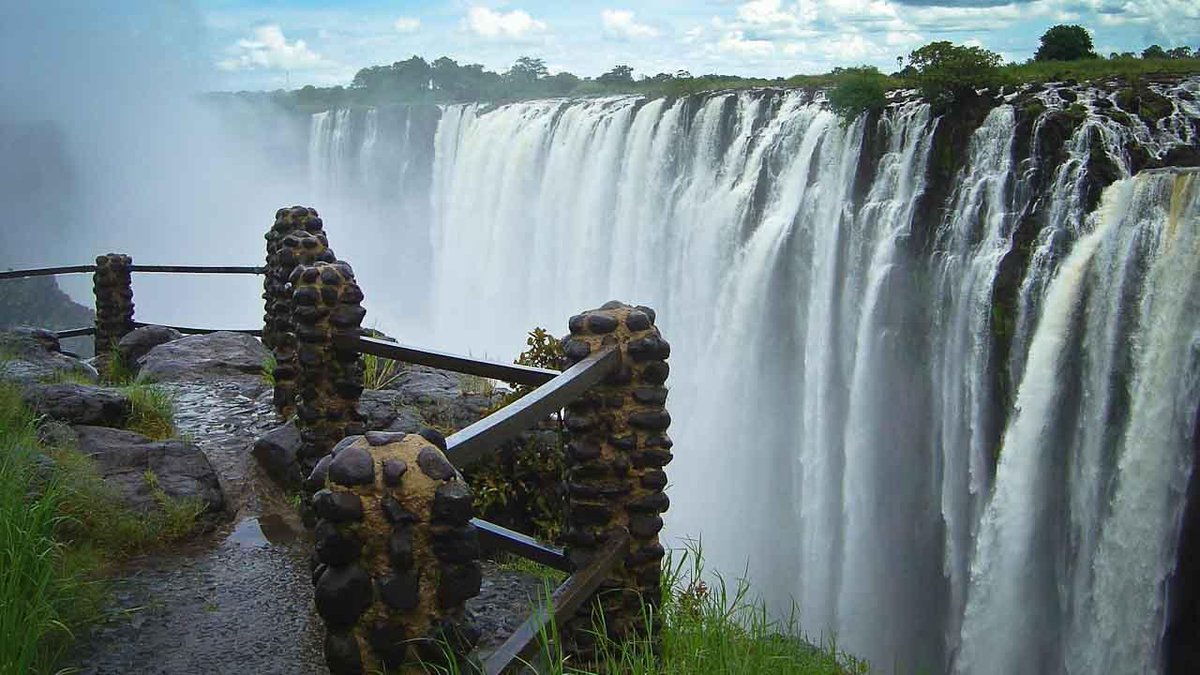 'Why I should visit series' by AESATA! Welcome to Mosi-oa-Tunya, commonly known as Victoria Falls!

Read more: linkedin.com/pulse/why-i-sh…

#victoriafalls #visitafrica  #worldwonders #bucketlist #adventureawaits #naturelovers #aesata #travelgoals #discoverafrica #exploreafrica