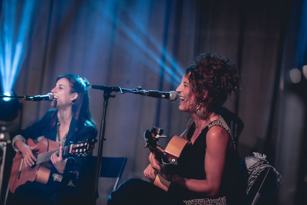 ¡Llenazo absoluto ayer en el concierto de las Komando Komare ! Mujeres flamencas aragonesas que nos hicieron bailar de lo lindo.💃💃