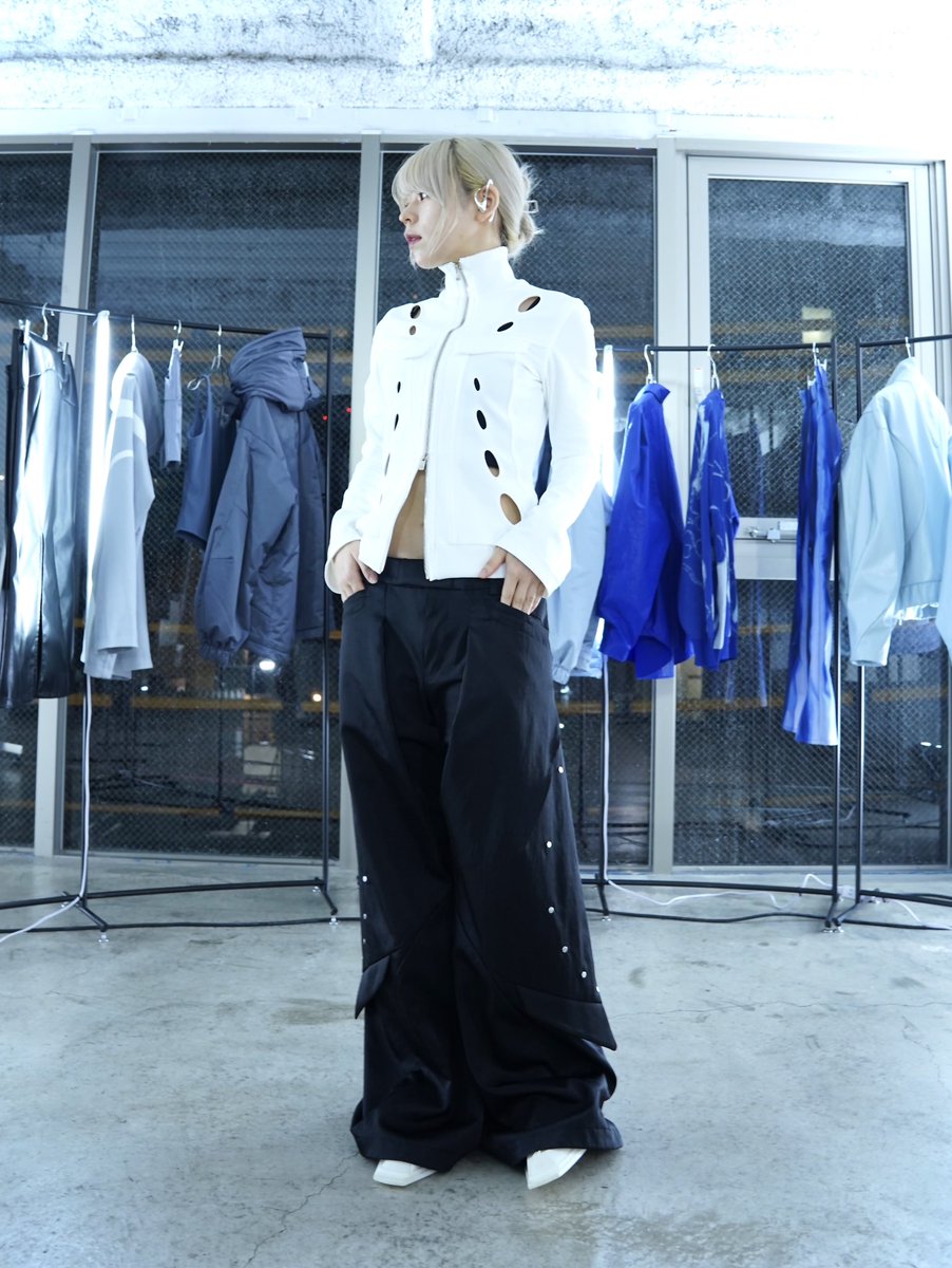 chloma 2024-2025 [cosmic horizon]

Earpiece: <a href="/miqhan/">M I Q</a> × chloma "Echo Loop"
Top: "Orbit" zip-up jacket
Bottom: Wing cargo trousers

model: 冰。