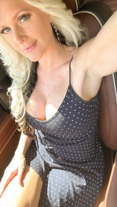 Hope everyone has an amazing day today!

https://t.co/brHwNMDPEq https://t.co/OLRIndVK5c
