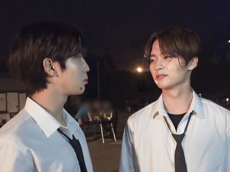 day 3 : looking for interactive #moots
   ♡she/her   aries   entj    not new #stantwt   
books, music, dramas, #ghibli, #kdrama, manhwa/hua
 ✸ :   ultz are #skz, #enha, #p1, #ateez
   ♡ / ↻ and cmnt to be mutuals n besties ୨୧ 
★ : #anitwt #stantwt #jjktwt #hqtwt #aottwt