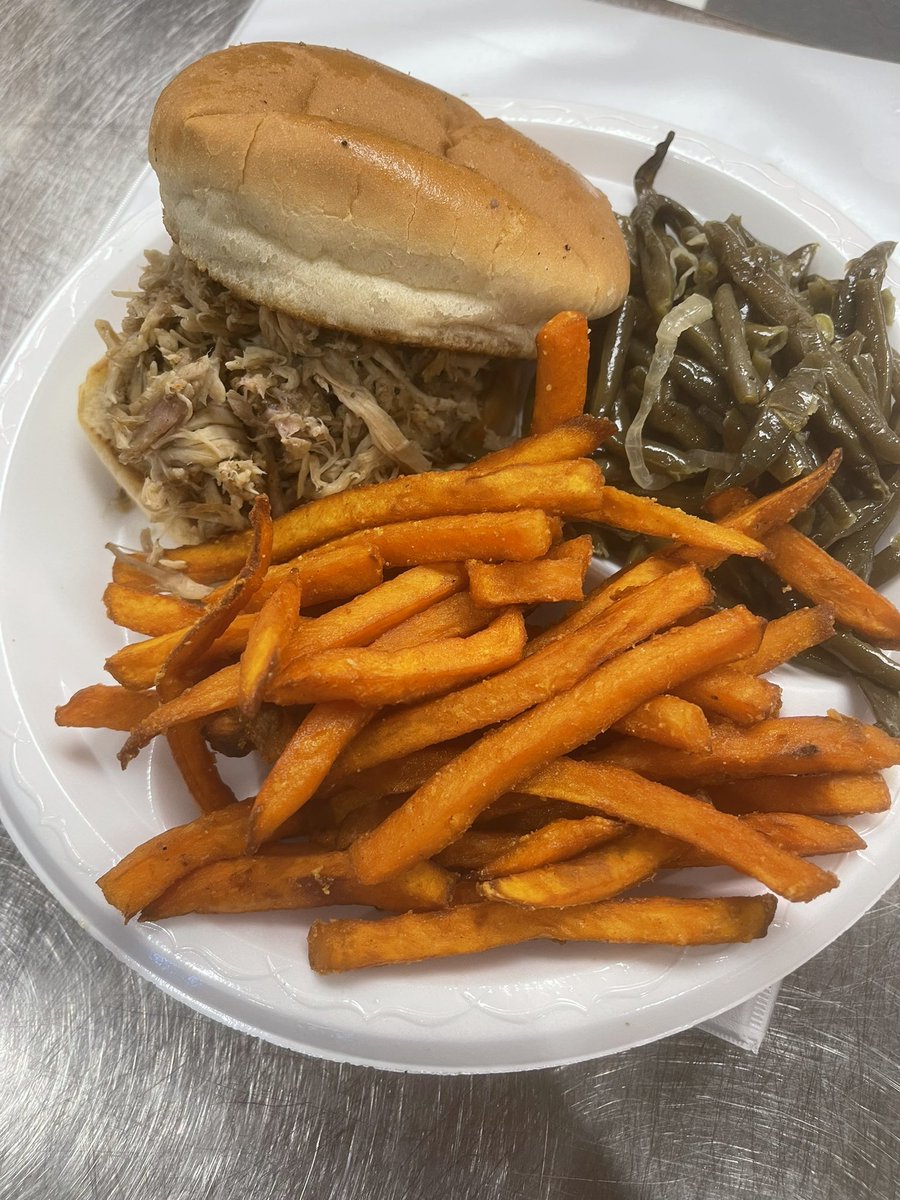 liveoaksgolf's tweet photo. Here we go! #Tuesday #Lunch special features #PulledPorkBBQ w/ #BakedBeans #CornOnTheCob #Fries #FriedOkra and more! We also have our regular lunch menu available. Call 601-982-2231 for #ToGo https://t.co/0rfQp9Gy2w