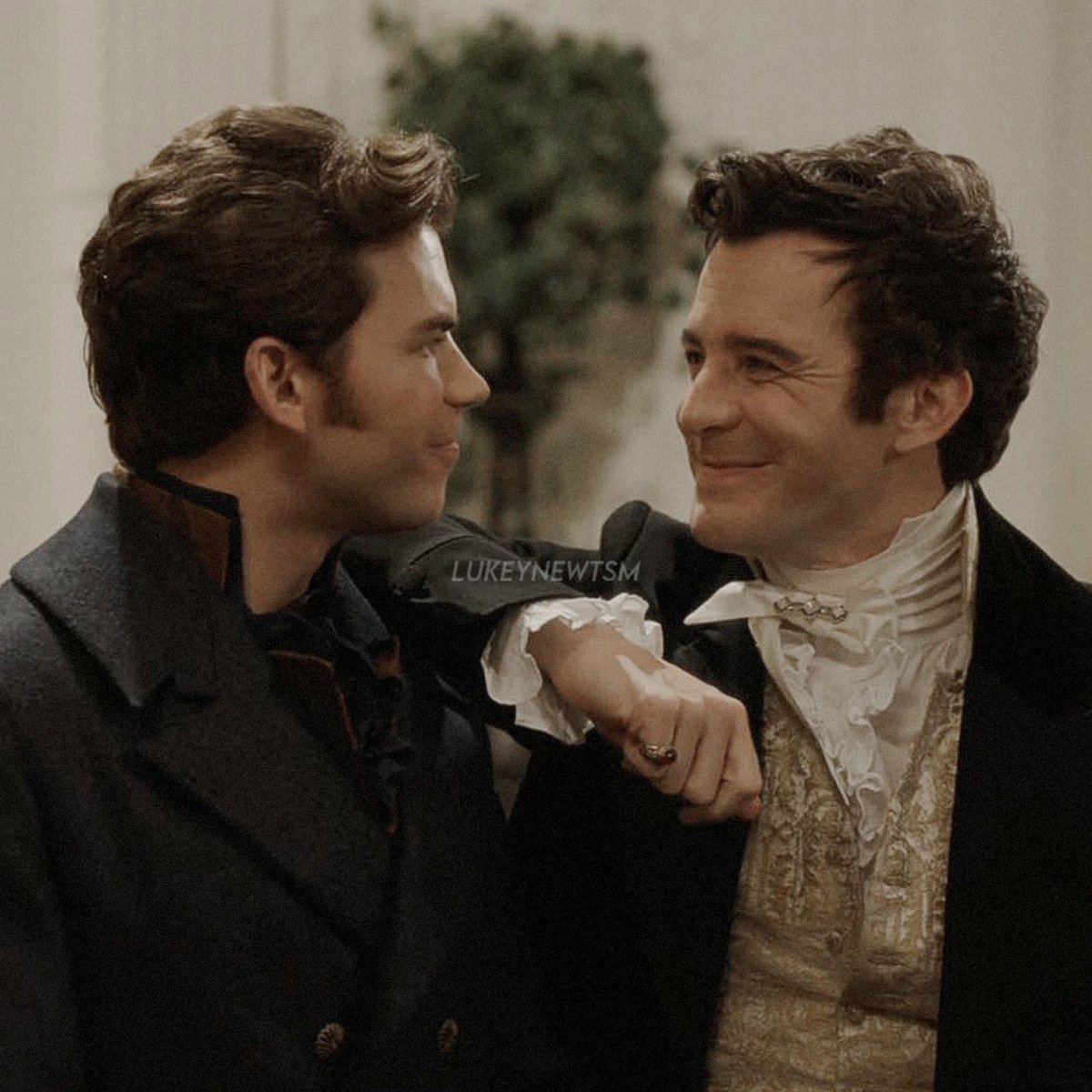 lukeynewtsm's tweet image. Two years to go and I&apos;m already imagining Colin giving marriage advice to Benedict.
I&apos;m going to love every second the Luke&apos;s are on screen together, they are my fav duo 🖤
#Benedict #Bridgerton #Colin