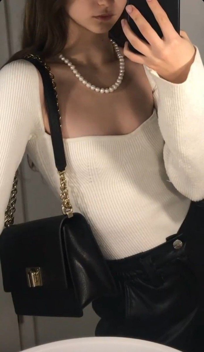 bloomztn's tweet image. gosto de ser esquisitinha coisa e tal mas tem dias que eu acordo querendo ser assim (todo dia)