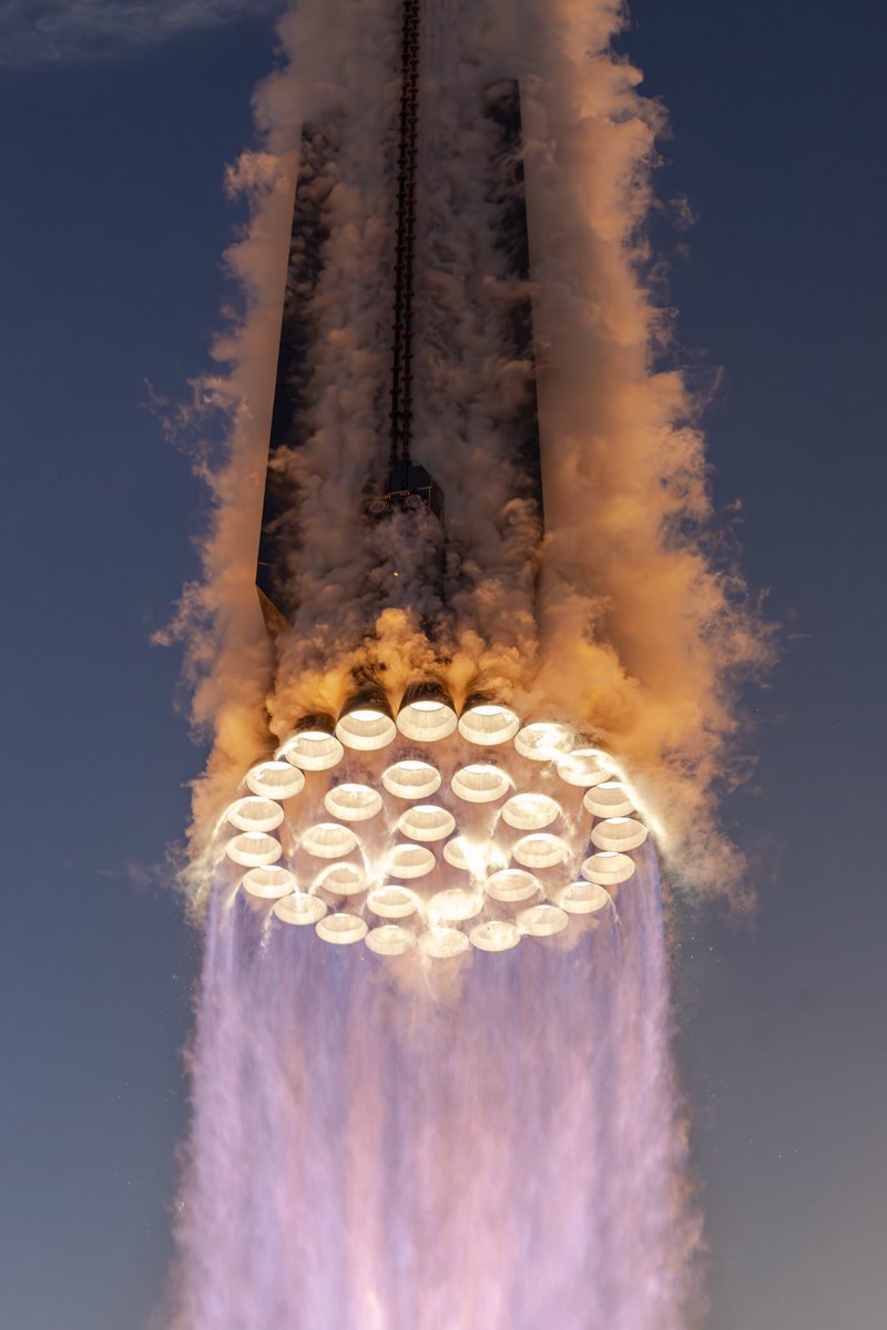 nln135's tweet photo. Humanity was born to explore the stars. https://t.co/TfAv8kbP4P