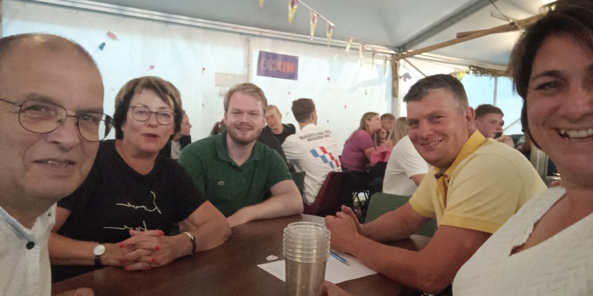 bertnederveen's tweet photo. Vanavond met team ‘CU forever’ van @ChristenUnieWK de Pubquiz in Niezijl gewonnen, herhaling van twee jaar geleden! Het was gezellig, Arina, Han, Koos, Jacquelien en Abel! #cuforever https://t.co/X721tuhIzN