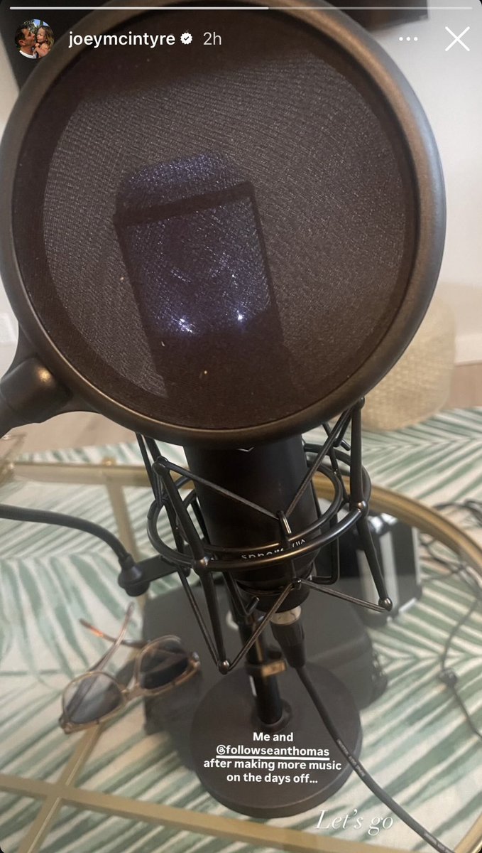 treasure_nkotb's tweet photo. Joey says he’s making more music today. I’m wondering if it’s solo music or new music for NKOTB? 🤔 https://t.co/FlUFwOBo62