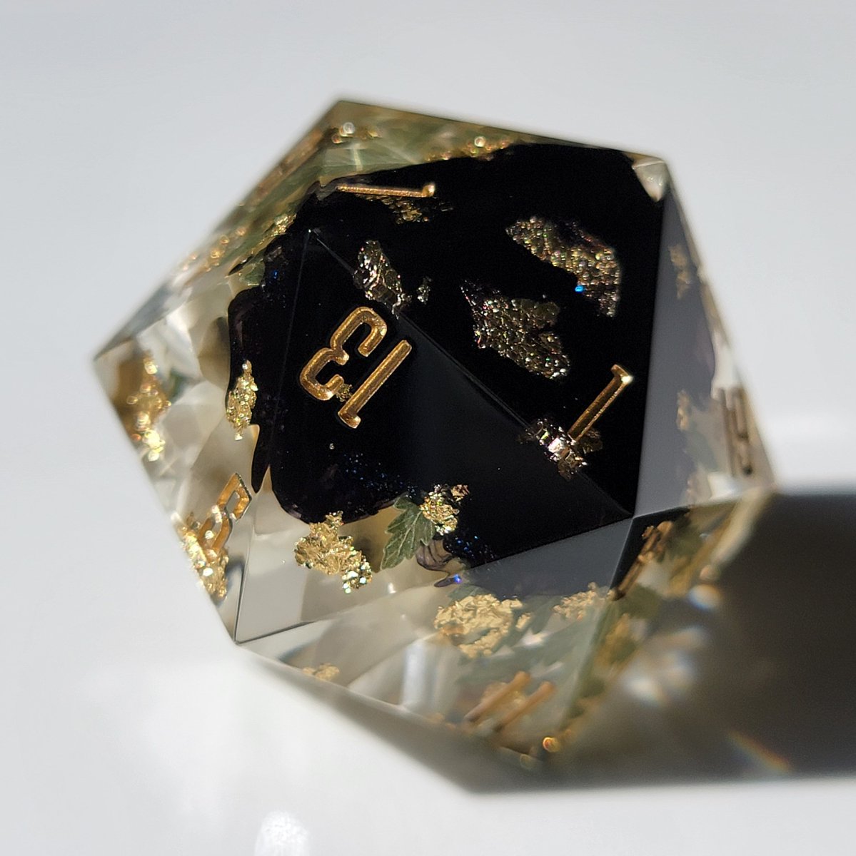 dicedumpling's tweet photo. 🌿 [ 𝕆𝕕𝕖𝕥𝕥𝕖 ] 🌿 the petals look like they're made of satin 🤍✨️ probably one of the prettiest white flower D20s I've made 🥹 elegant dice be elegant https://t.co/TT1g8gkm2a