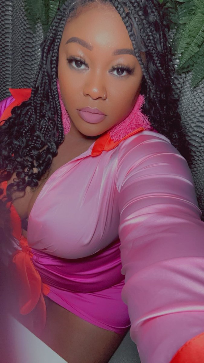 CrownMeTiara88's tweet image. Hello Leo Season 🥳♌️🩷 #30PlusTwitter #BigLeo #LeoSZN